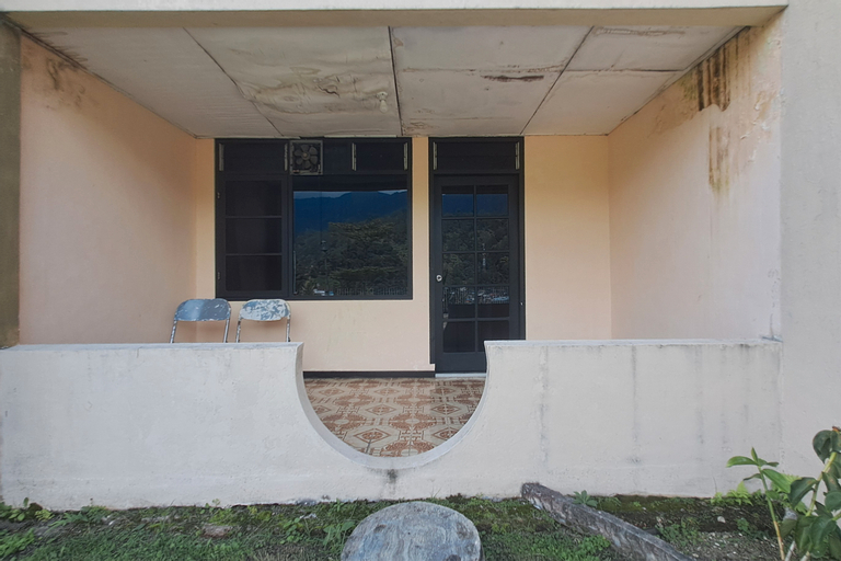 Exterior 12