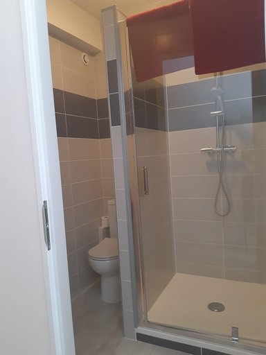 Bathroom 4, Hôtel Aunis-Saintonge, Charente-Maritime