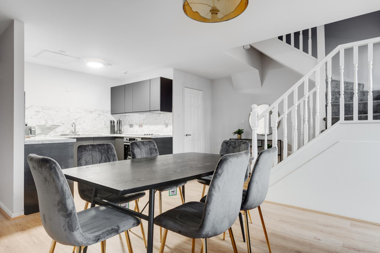 Others 5, Stanley St Suites By GuestFirst, Sefton