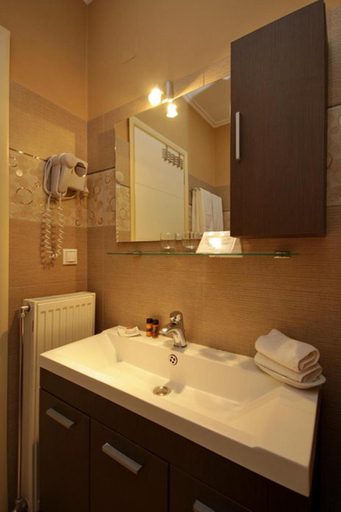 Bathroom 5, Palatino, Peloponnese