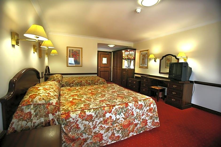 Bedroom 3, Dorrian's Imperial
