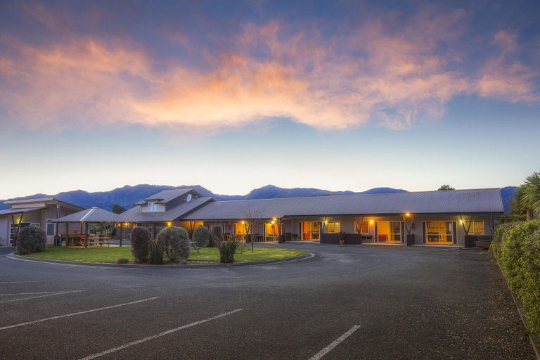 Exterior & Views 2, Mohua Motels, Tasman