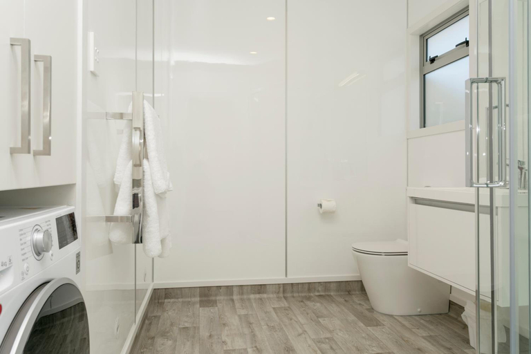 Bathroom 4, Birchlands Motel, Taupo