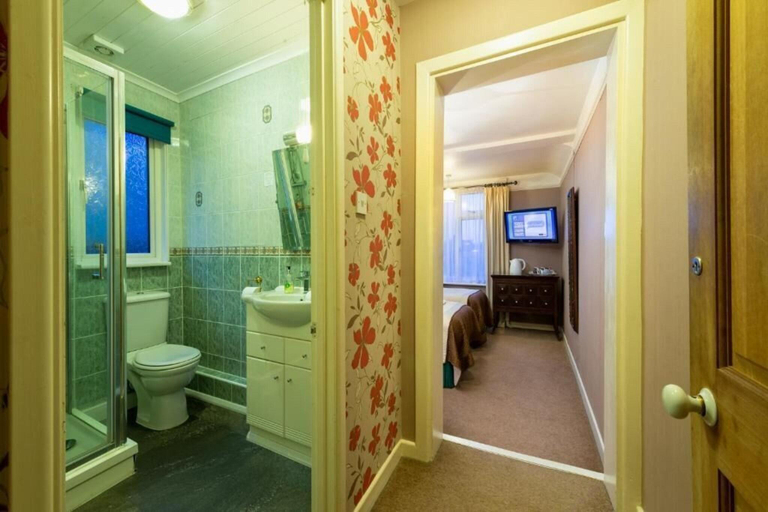 Bathroom 4, Harry's Bed & Breakfast, Cambridgeshire