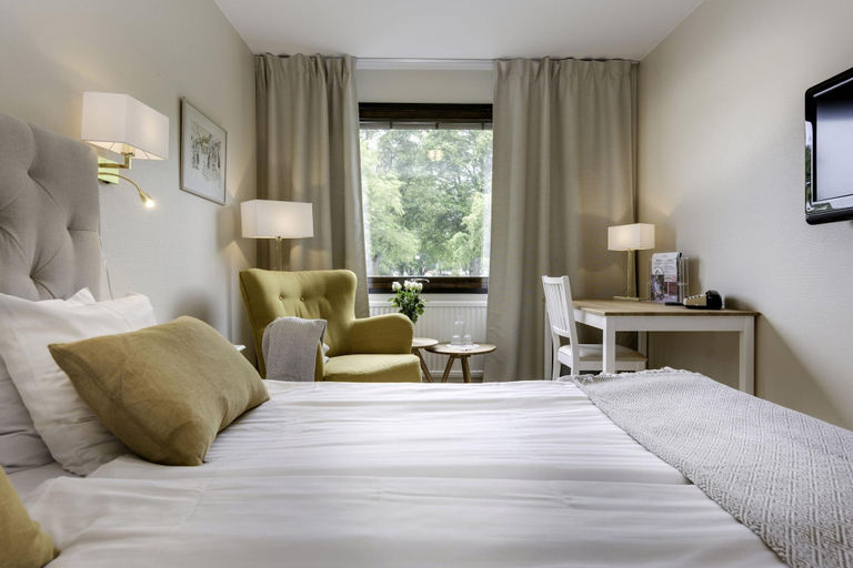 Bedroom 3, Bellevue, Hjo