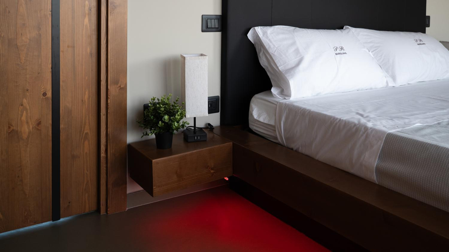 Others 3, Penthouse Rooms Marigliano - Eleganza sopra le nuvole, Napoli