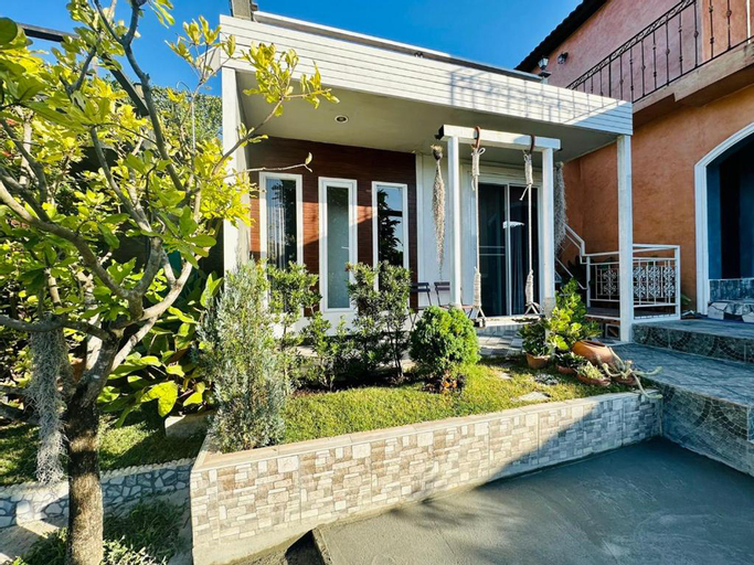 Exterior 9