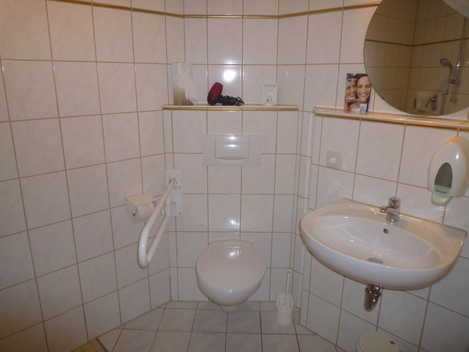 Bathroom 4, Familotel Villa Waldeck, Heilbronn