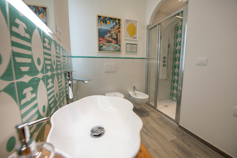 Bathroom 3, aMoneglia 2 minutes walk to the beach, PVT park, Genova