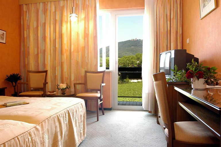 Bedroom 3, Hotel Munsch, Haut-Rhin