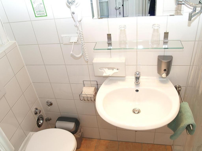 Bathroom 3, Altstadthotel Wienecke, Braunschweig