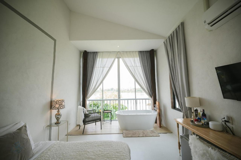 Bedroom 3, White Wall Riverfront Hotel, Mueang Kamphaeng Phet