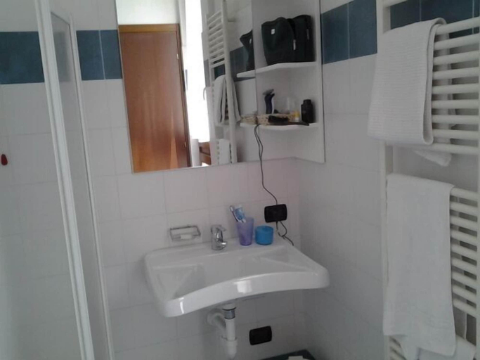 Bathroom 4, Rezia, Sondrio
