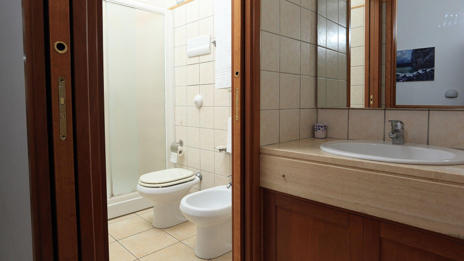 Bathroom 3, Nettuno Beach, Messina