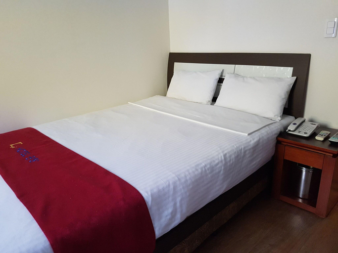 Bedroom 5, Gwang Jang Hotel, Dong