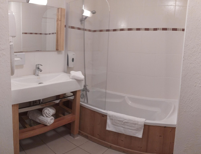 Bathroom 4, Aalborg, Isère