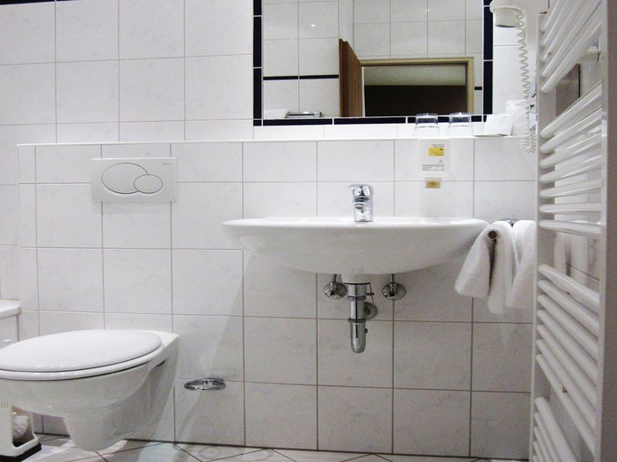 Bathroom 5, Motel Frankfurt by advena, Frankfurt am Main