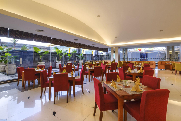 Grand Artos Hotel and Convention Magelang - Food & Drinks