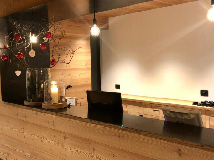 Public Area 4, Astoria, Sondrio