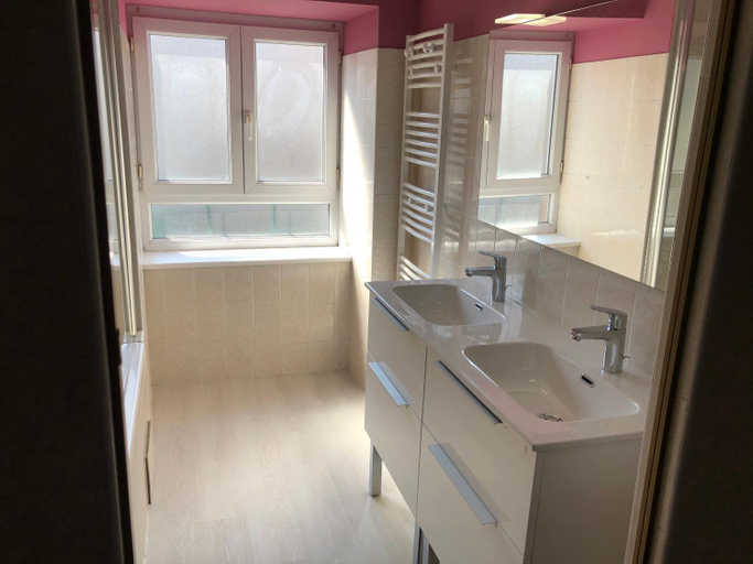 Bathroom, Appartement porte du cantal, Cantal