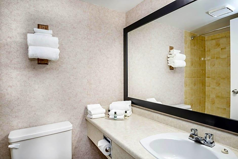 Bathroom 4, Sandman Castlegar, Central Kootenay