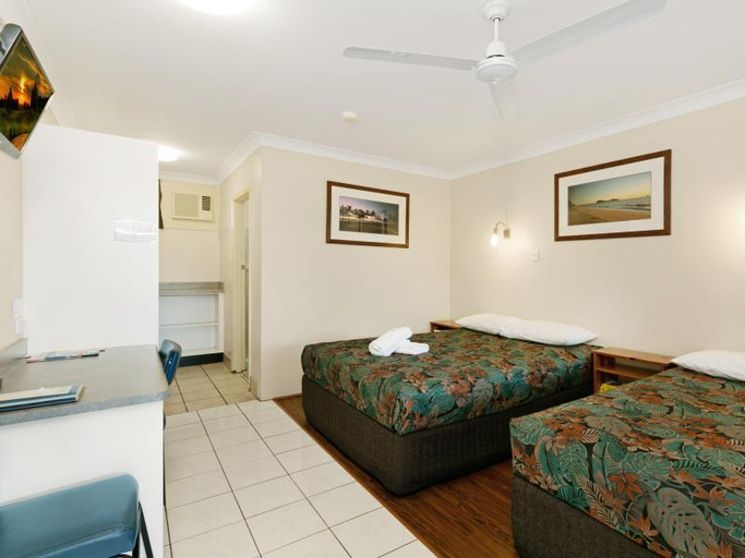Bedroom 3, Demi View Motel, Douglas