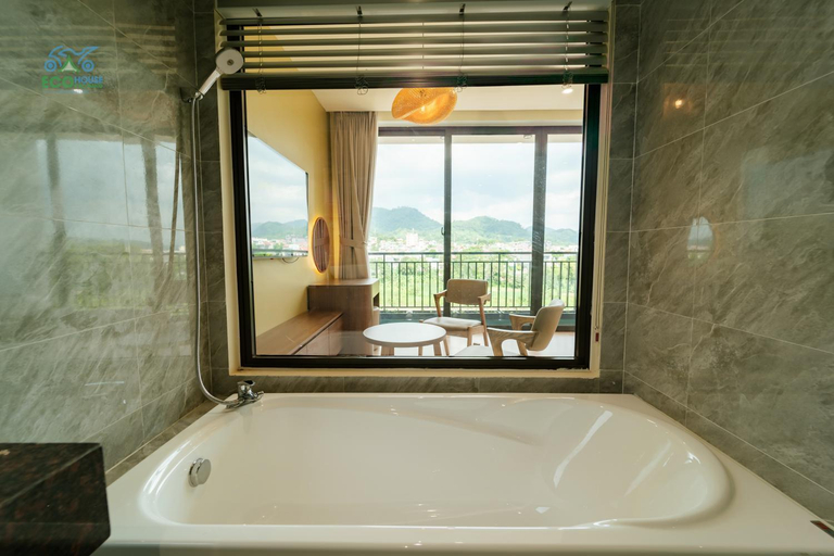 Bathroom 10