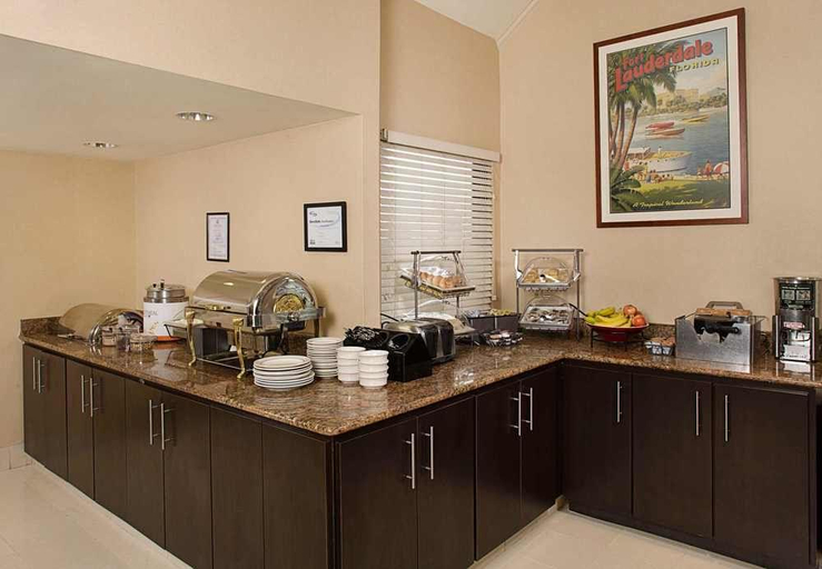 Food & Drinks 3, Residence Inn Richmond West End, Henrico