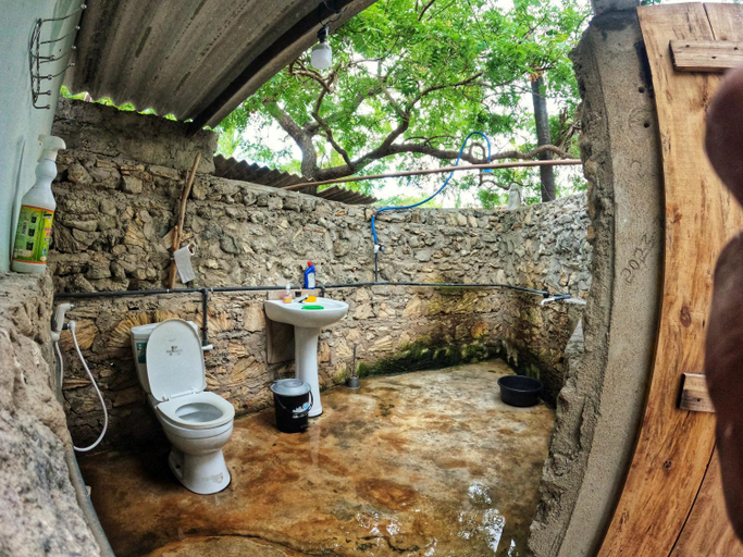 Bathroom 4, Delft Village Stay - Experience Based Local Island Stay in Jaffna, Delft