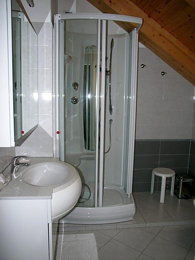 Bathroom 5, Lido, La Spezia