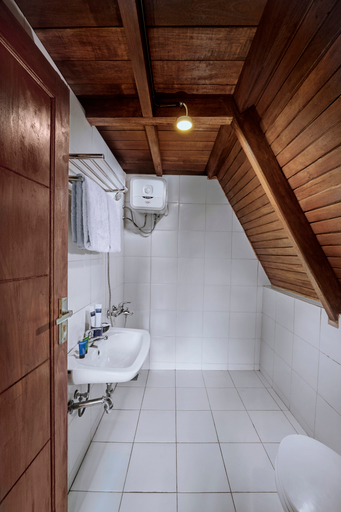 Bathroom 5, Asmaraloka Villa & Resto Trawas, Mojokerto