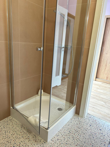 Bathroom 10
