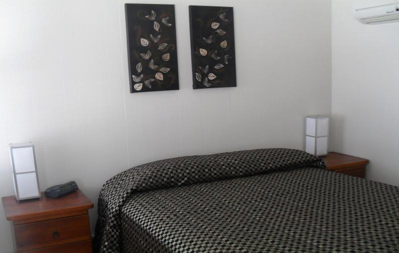 Bedroom 2, Bali Hi Motel, Great Lakes