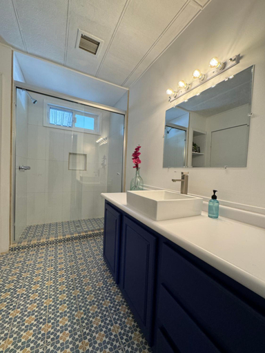Bathroom 16