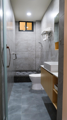 Bathroom 13