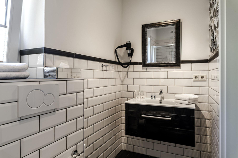 Bathroom 4, Ulmenhof, Nordfriesland