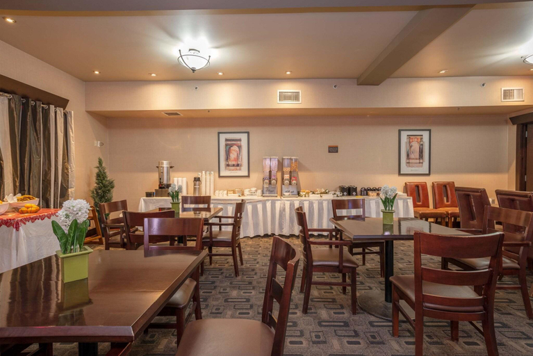 Food & Drinks 5, Sandman Castlegar, Central Kootenay