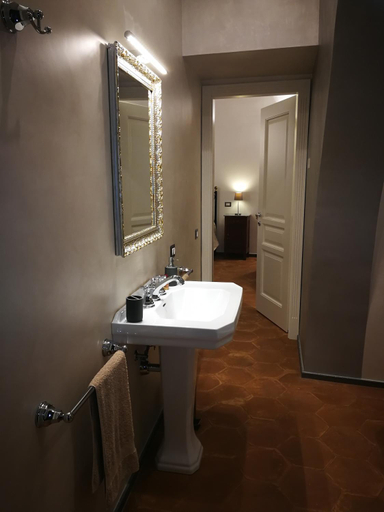 Bathroom 2, Domus Festina Lente, Terni