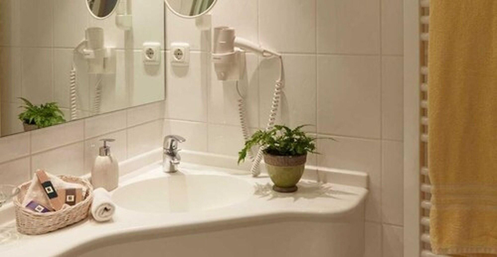 Bathroom 5, Hotel Menschels Vitalresort, Bad Kreuznach