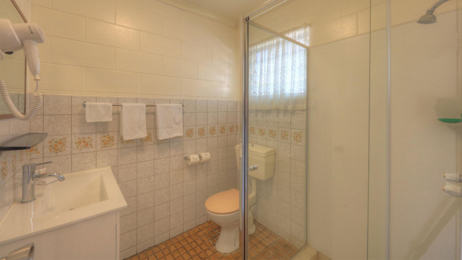 Bathroom 4, Charters Towers Park Motel, Charters Towers