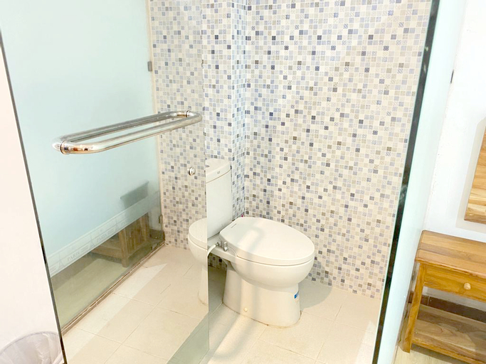 Bathroom 7