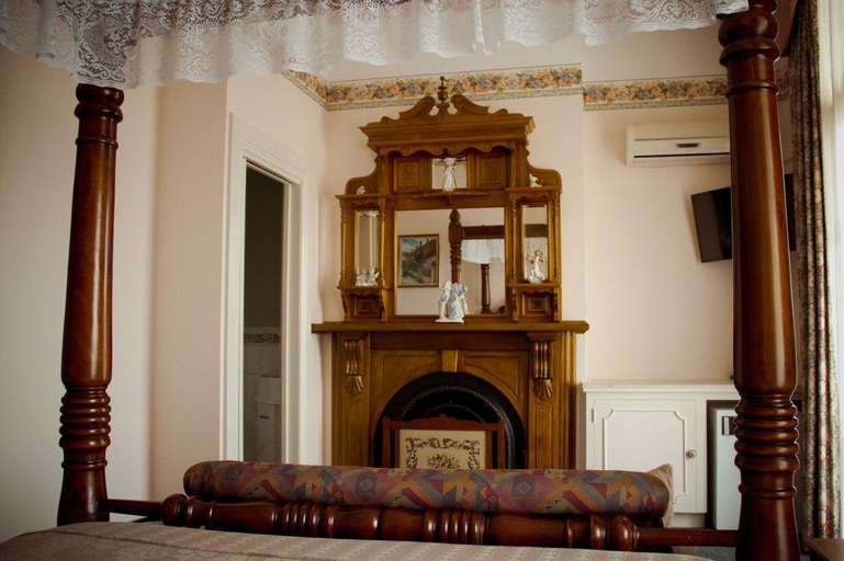 Bedroom 1, Art Hotel on York, Launceston - Pt B