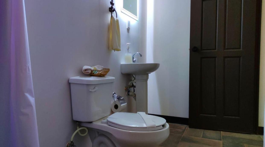 Bathroom 3, La Casona De La Esmeralda, Mascota