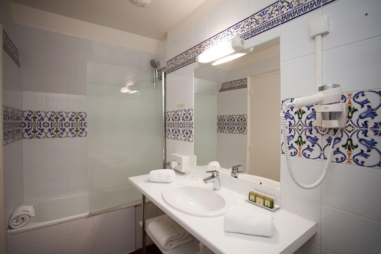 Bathroom 4, Hotel La Hoirie, Dordogne