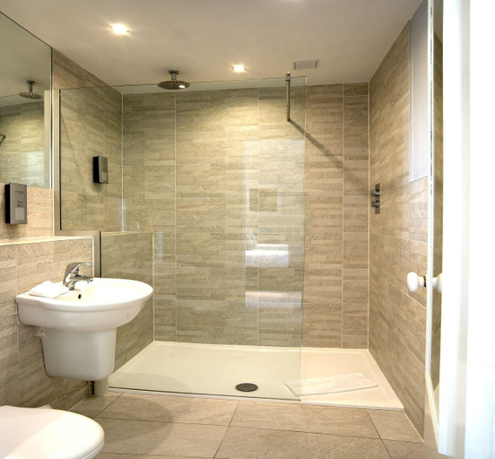 Bathroom, Cults Hotel , Aberdeen