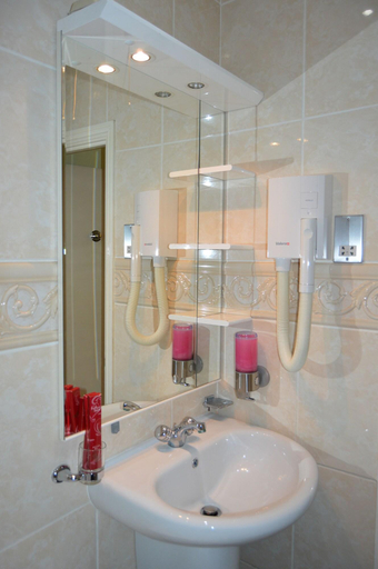 Bathroom 4, Kadimah, London