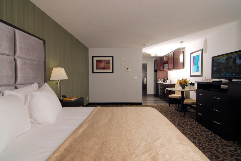 Bedroom, Paradise Inn & Suites Redwater, Division No. 11