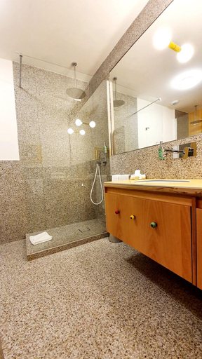 Bathroom 4, Turin, Aosta