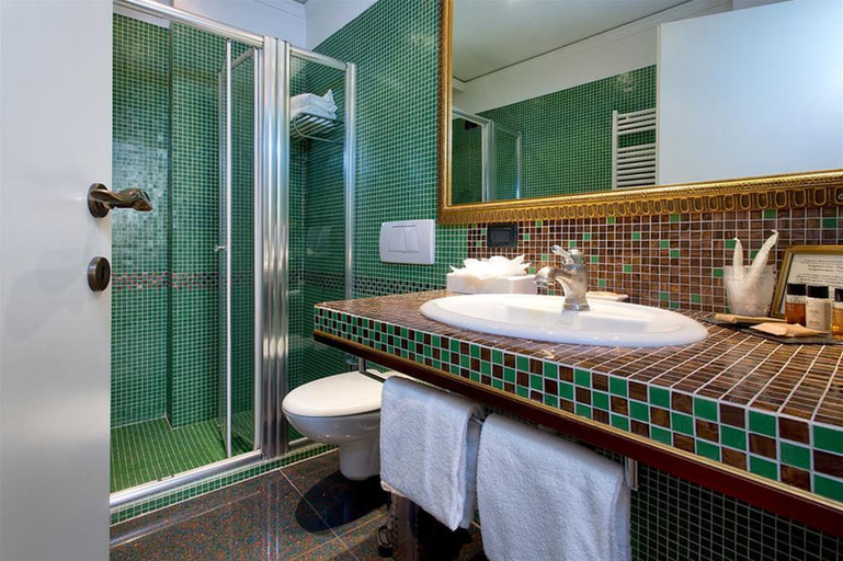 Bathroom 4, Ca' San Giorgio, Venezia