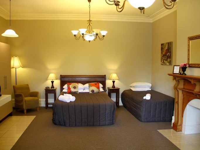 Bedroom 3, Merivale Manor, Christchurch